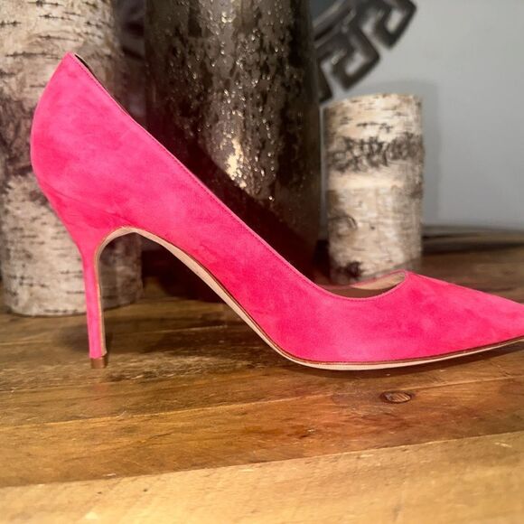 Manolo Blahnik Suede Pumps - Picture 5 of 6